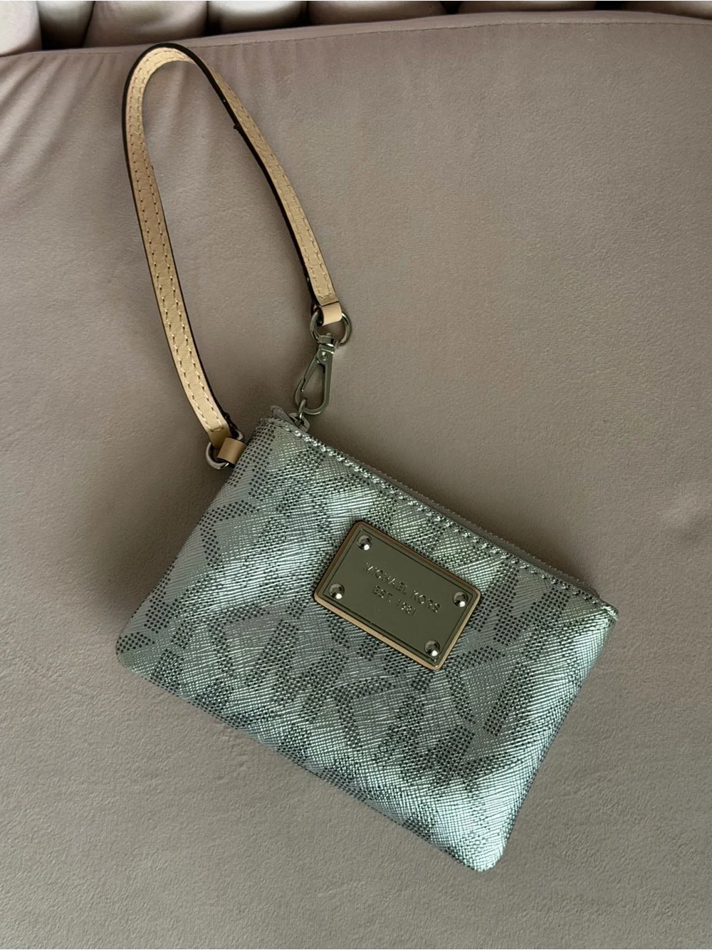 MICHAEL KORS Signature Jet Set Silver Metallic Wristlet